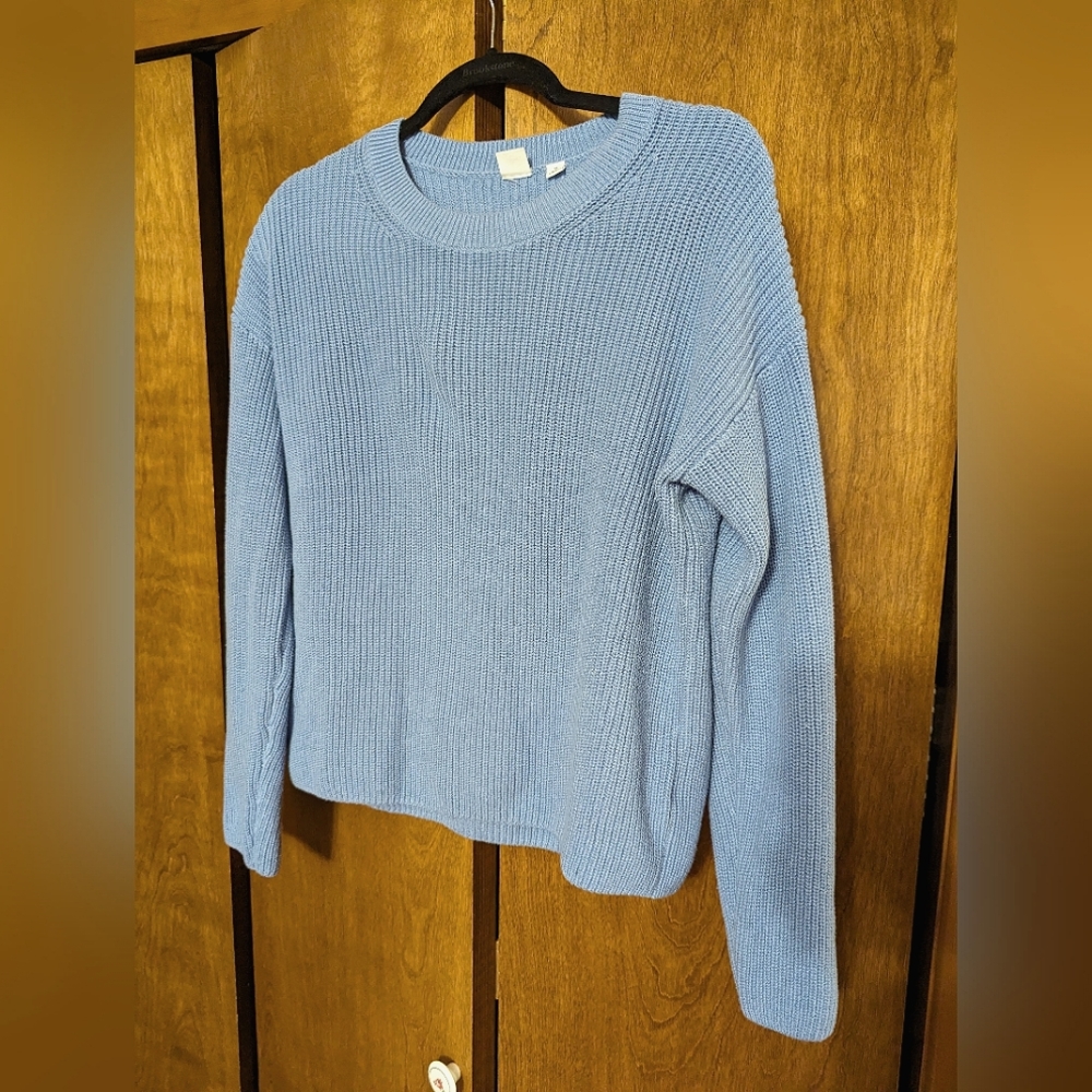 Gap sweater
